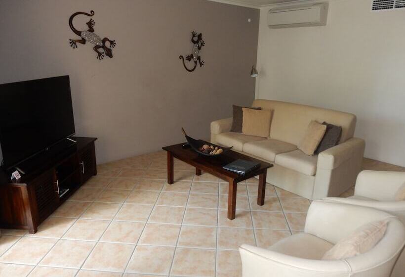 酒店 Coral Sands Beachfront Resort