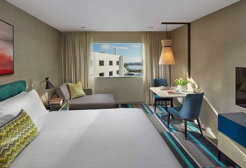 Отель Crown Promenade Perth