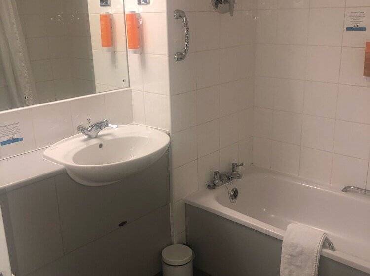 Days Inn Hotel Fleet