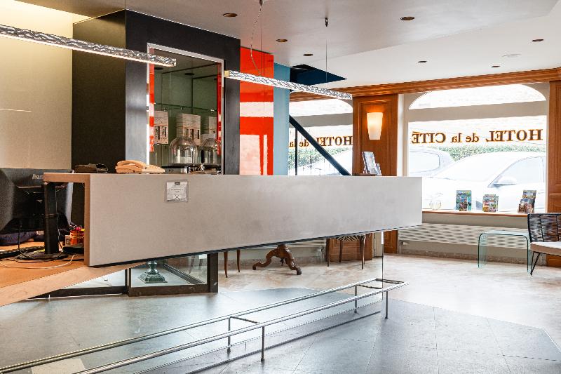 ホテル De La Cite