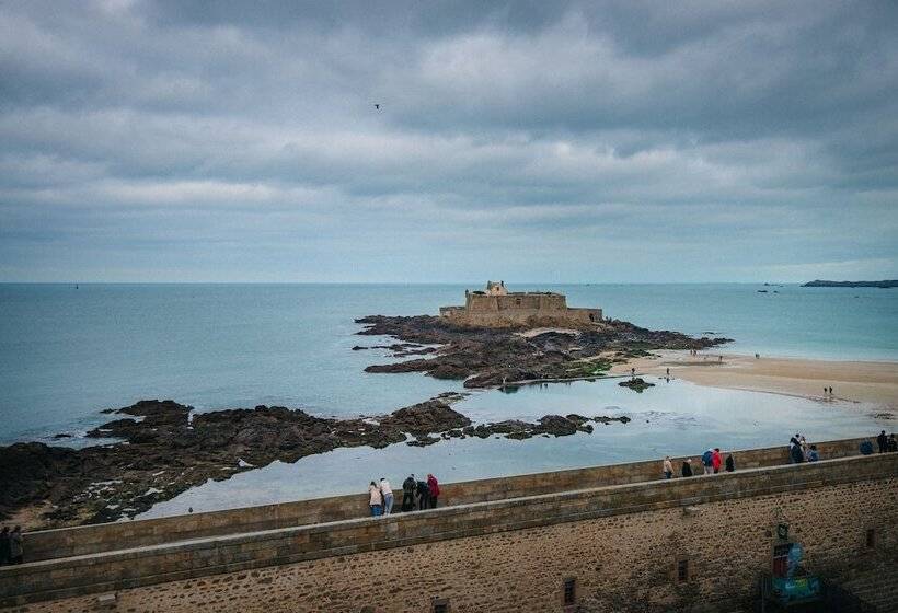 ホテル De La Cite