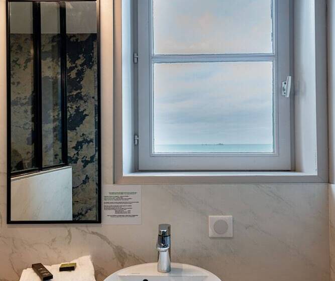 ホテル De La Cite