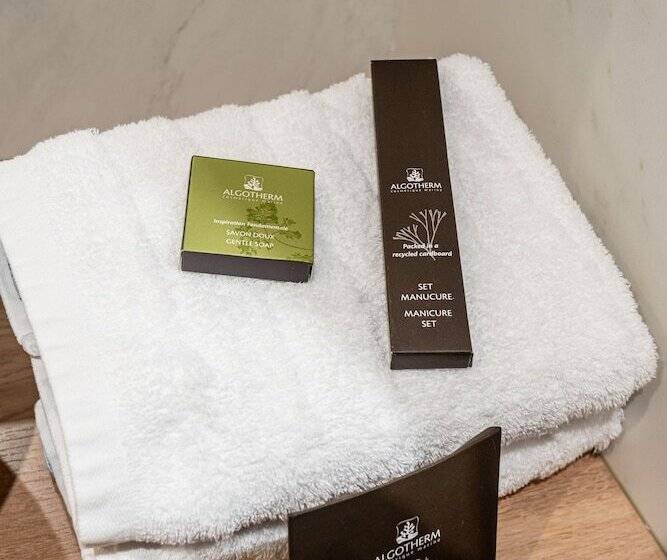 ホテル De La Cite