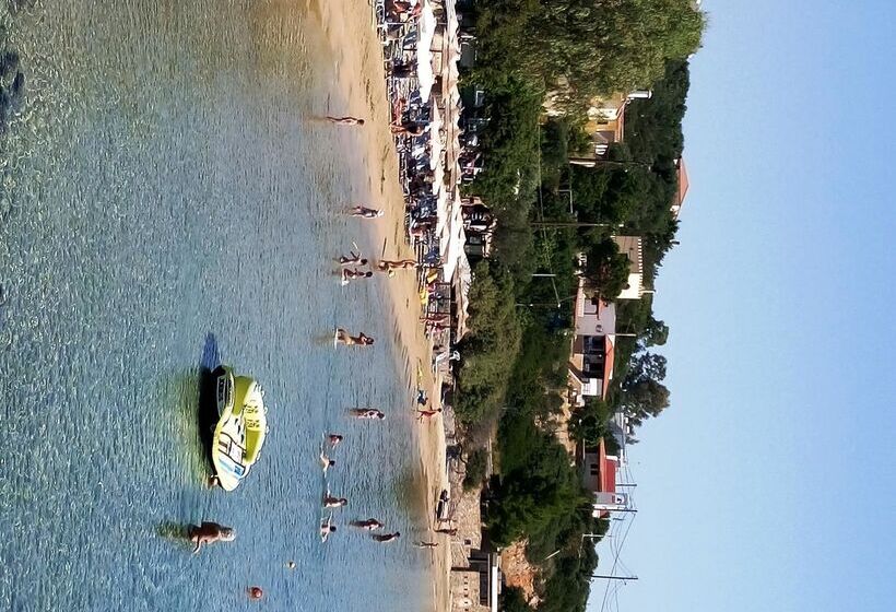 בית מלון כפרי Faedra Beach