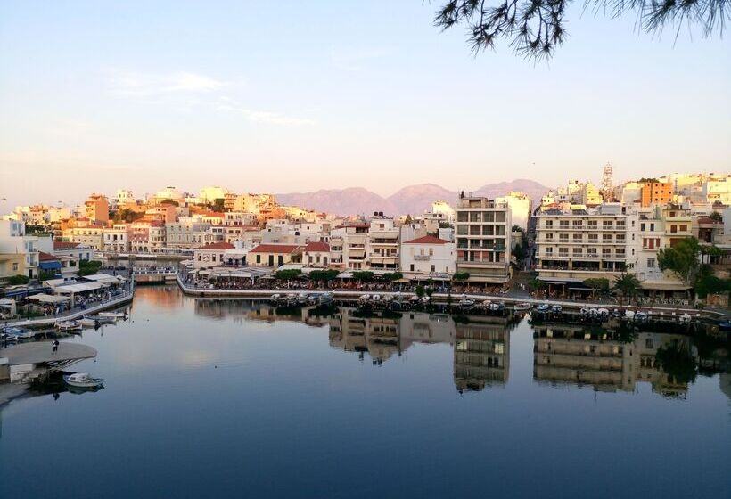 בית מלון כפרי Faedra Beach