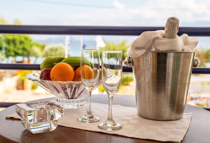 בית מלון כפרי Faedra Beach