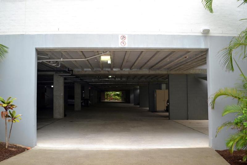 هتل Flynns Beach Resort