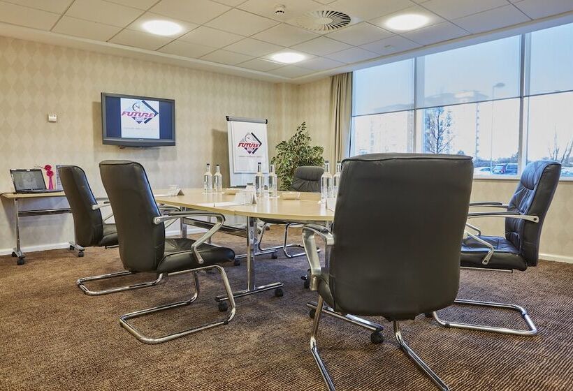 酒店 Future Inn Cardiff Bay