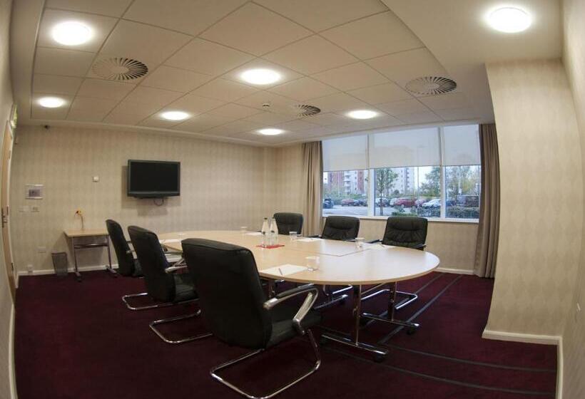 酒店 Future Inn Cardiff Bay