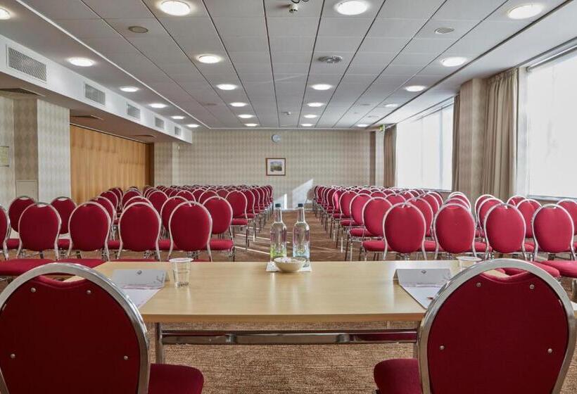 酒店 Future Inn Cardiff Bay