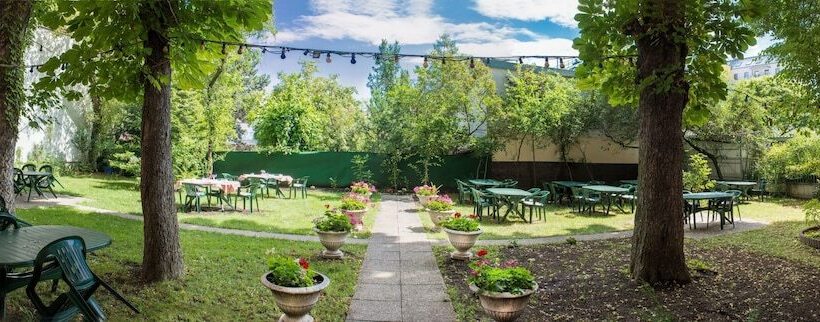 Garten  Und Kunsthotel Gabriel City