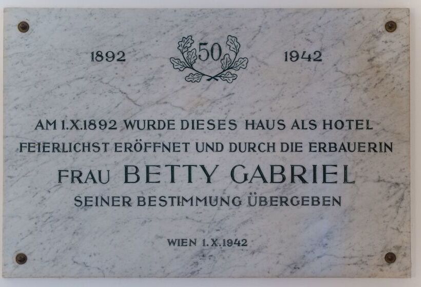 Garten  Und Kunsthotel Gabriel City