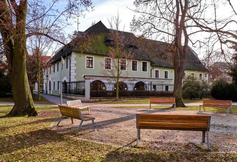 בית מלון כפרי Gold