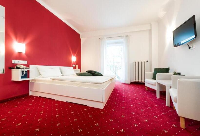 בית מלון כפרי Goldener Hirsch