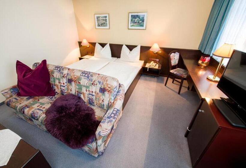 בית מלון כפרי Goldener Hirsch