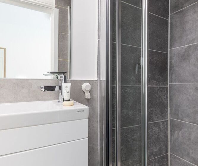 Отель The Chapter Griffin House