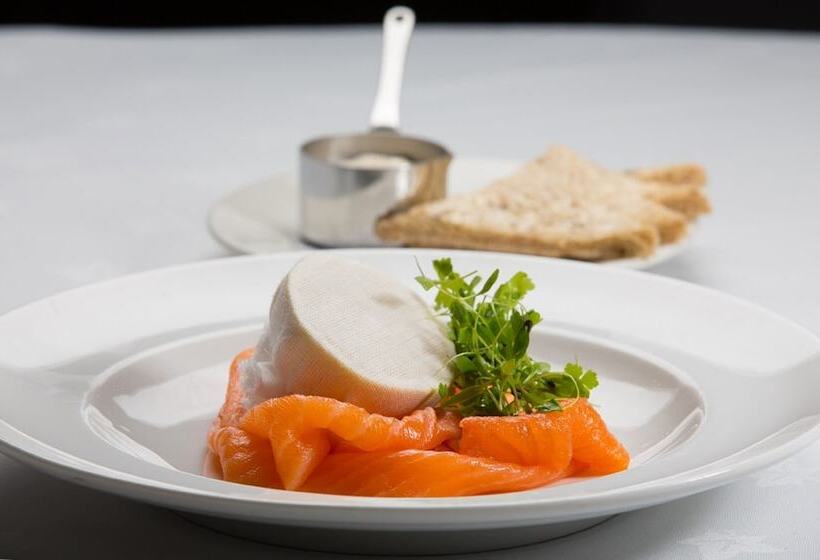 בית מלון כפרי Holiday Inn Dumfries, An Ihg