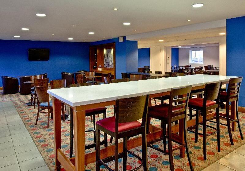 Отель Holiday Inn Express Shrewsbury, An Ihg