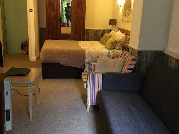 בית מלון כפרי Hudsons