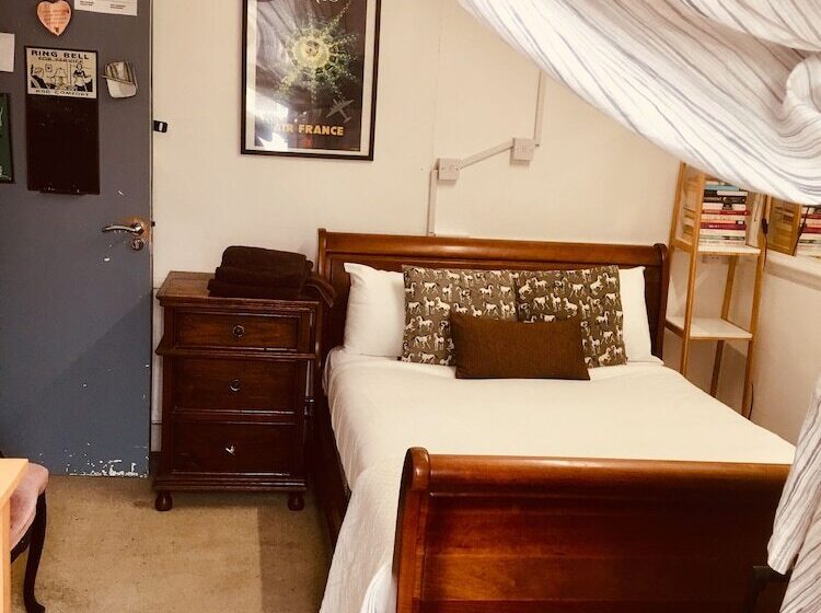 בית מלון כפרי Hudsons