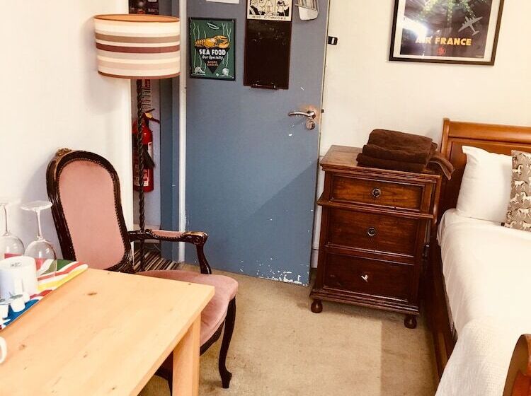 בית מלון כפרי Hudsons