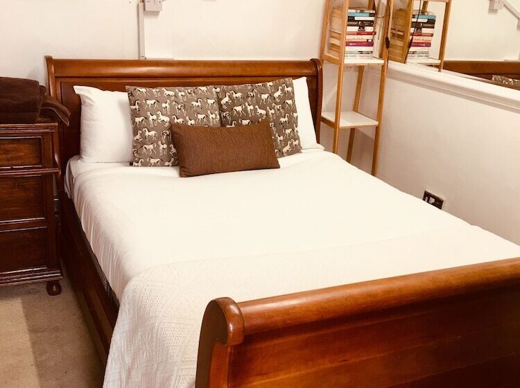 בית מלון כפרי Hudsons