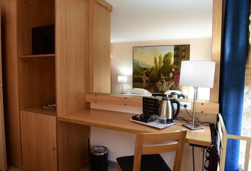 Отель Hôtel Le Château Fort De Sedan