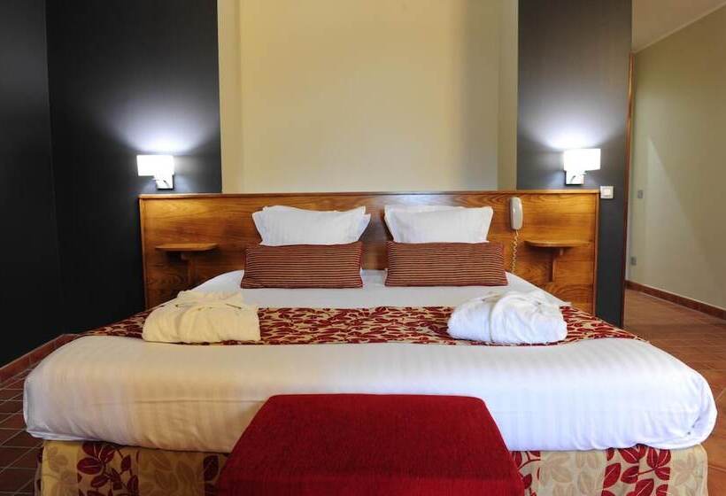 Отель Hôtel Le Château Fort De Sedan