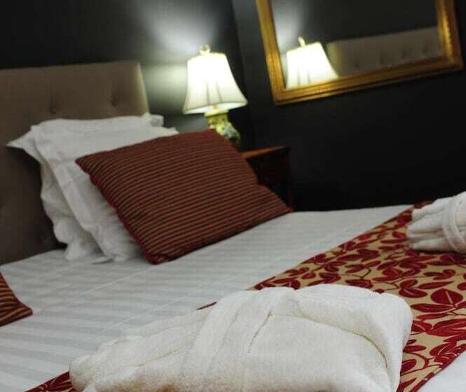 Отель Hôtel Le Château Fort De Sedan