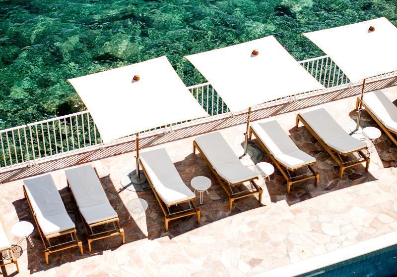 酒店 Les Roches Rouges, A Beaumier