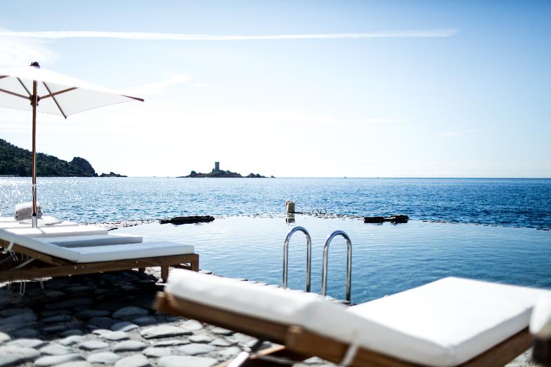 酒店 Les Roches Rouges, A Beaumier