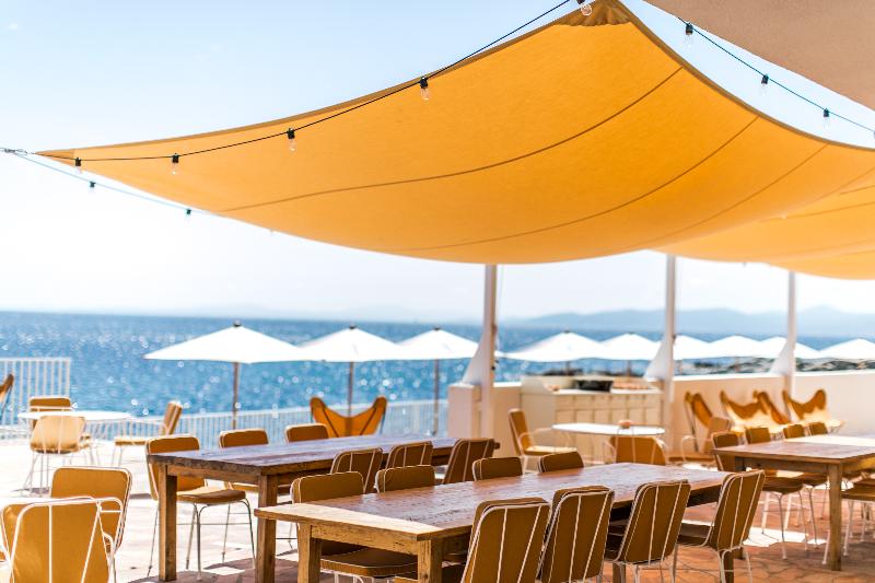 酒店 Les Roches Rouges, A Beaumier