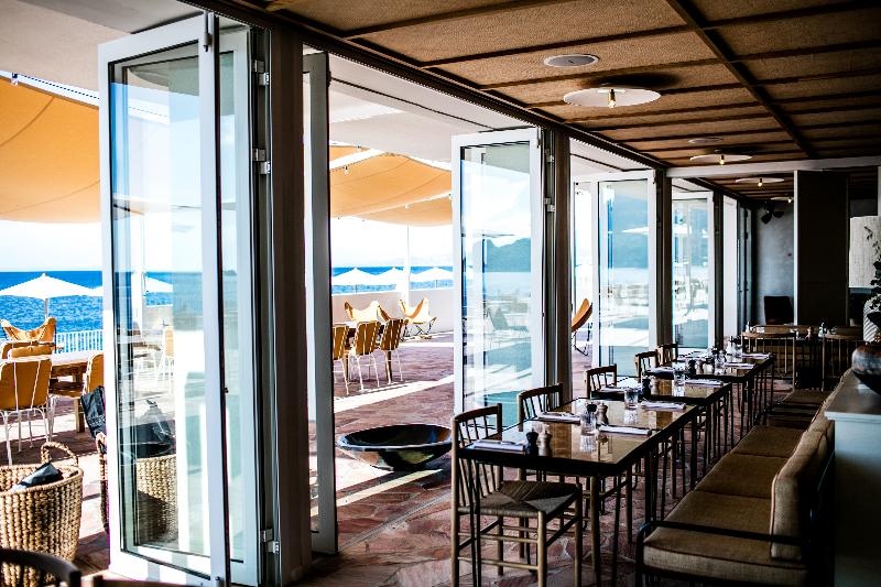 酒店 Les Roches Rouges, A Beaumier