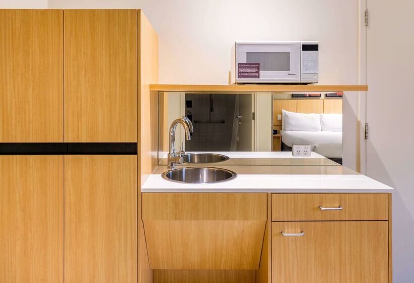 בית מלון כפרי Mercure Brisbane Garden City