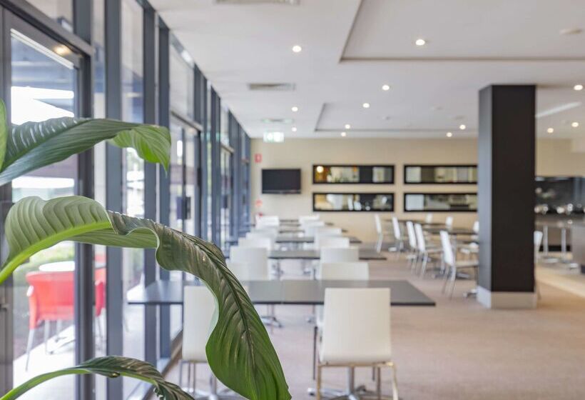 هتل Mercure Brisbane Garden City