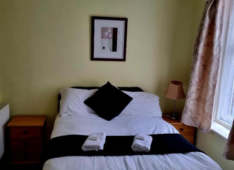 Отель The New Osterley