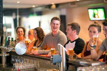 هتل Nomads Melbourne Backpackers