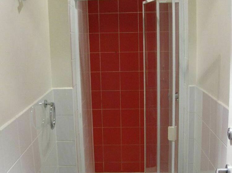 בית מלון כפרי Nomads Melbourne Backpackers