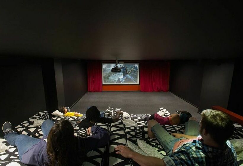 בית מלון כפרי Nomads Melbourne Backpackers