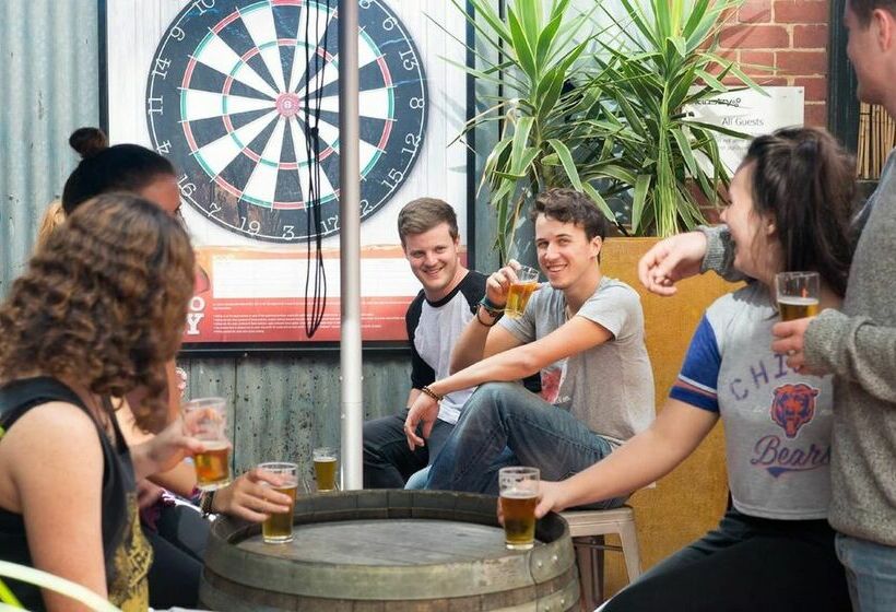 בית מלון כפרי Nomads Melbourne Backpackers