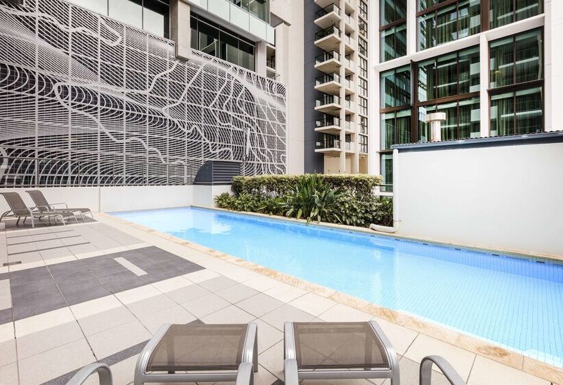 هتل Oaks Brisbane On Margaret Suites