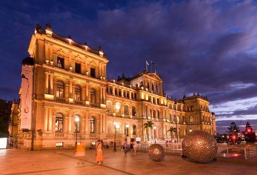 هتل Oaks Brisbane On Margaret Suites