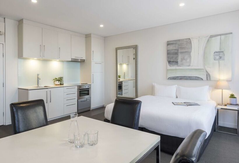 ホテル Oaks Melbourne On Collins Suites