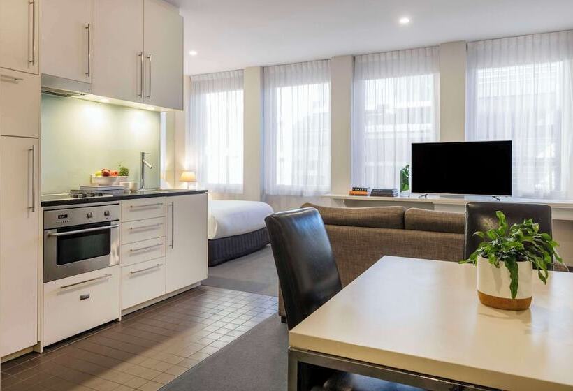 ホテル Oaks Melbourne On Collins Suites