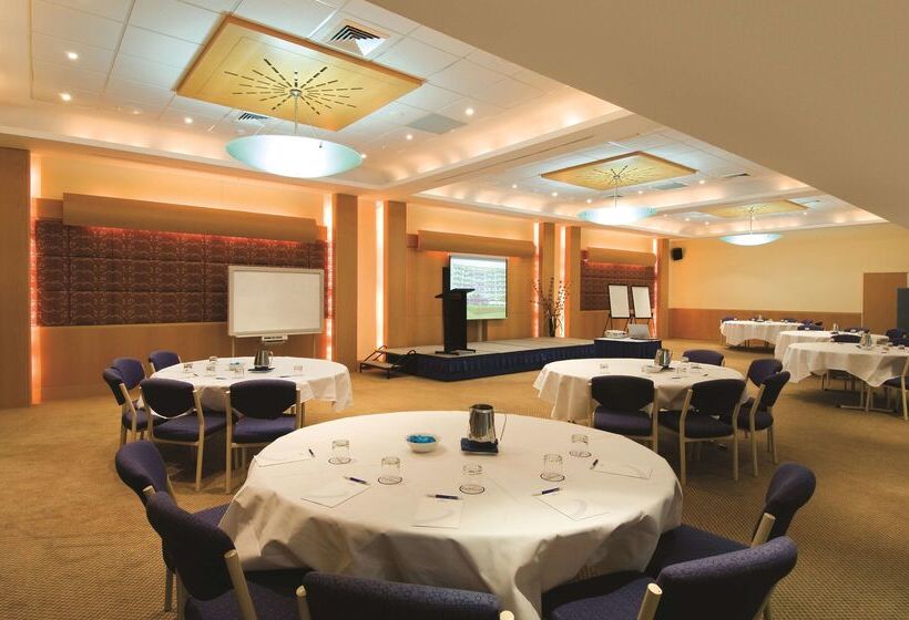 בית מלון כפרי Oaks The Entrance Waterfront Suites