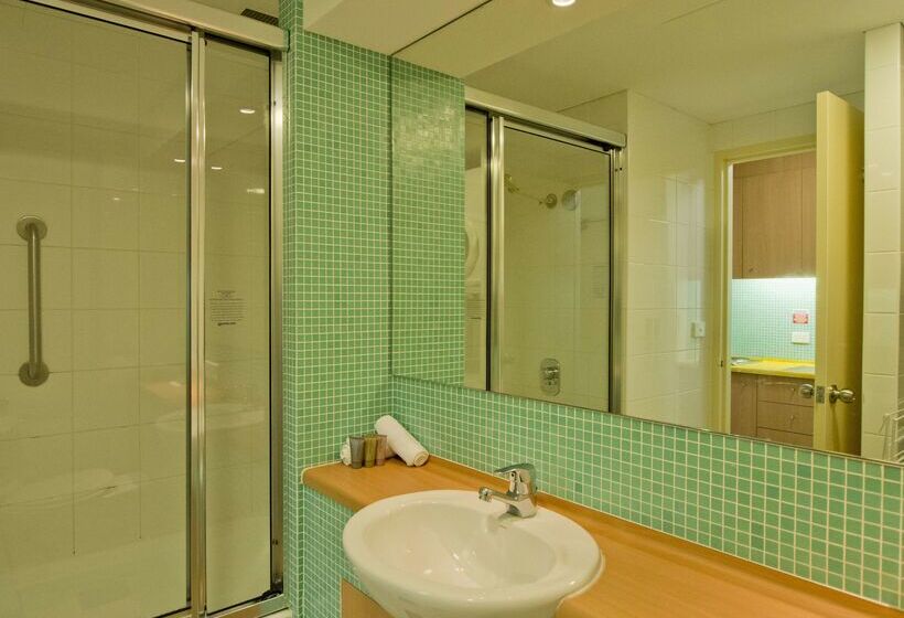 בית מלון כפרי Oaks The Entrance Waterfront Suites