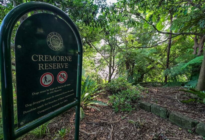 בית מלון כפרי Park Regis Concierge Apartments