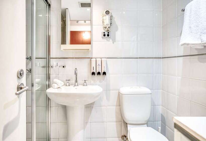 בית מלון כפרי Park Regis Concierge Apartments