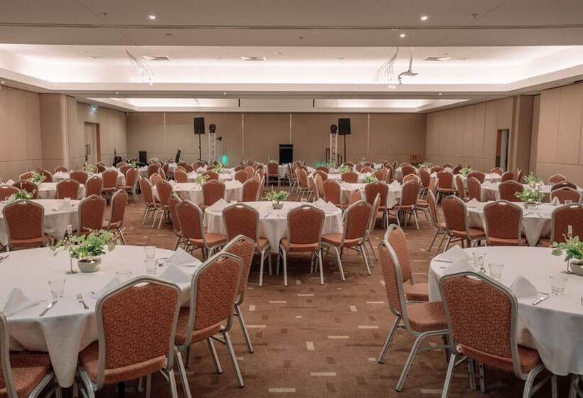 Отель Pelican Waters Golf Resort