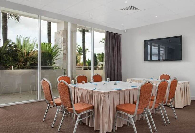 Отель Pelican Waters Golf Resort